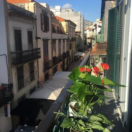 Rua Da Carreira 143 *