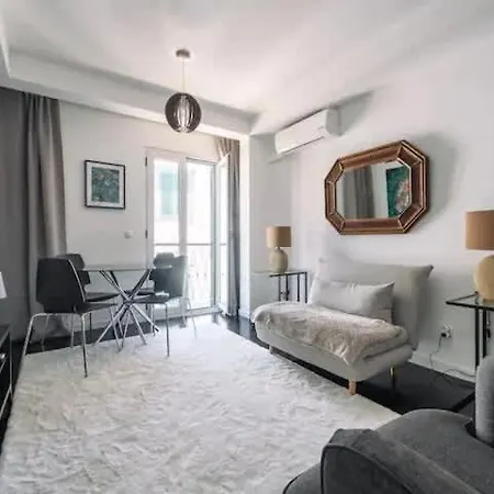 Artist Loft - Modern In Historic Old Town Apartman