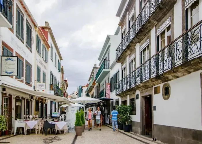 Artist Loft - Modern In Historic Old Town Apartament