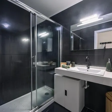 Artist Loft - Modern In Historic Old Town